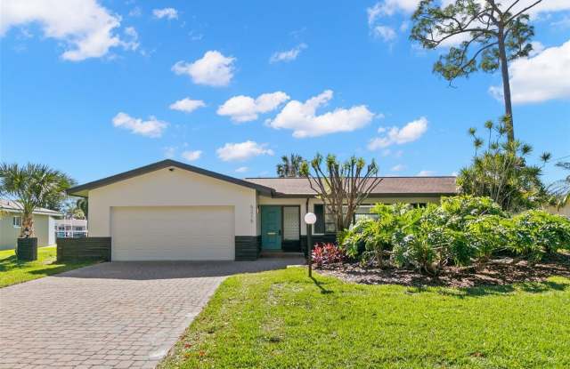 5215 DOVER STREET NE - 5215 Dover Street Northeast, St. Petersburg, FL 33703