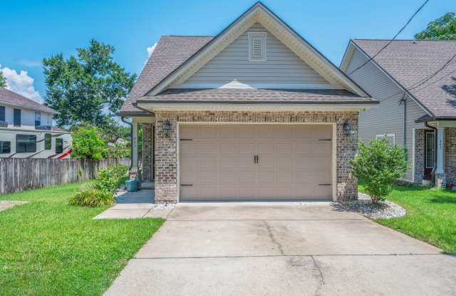 Modern 4-Bedroom Home with Designer Touches in the Heart of Niceville photos photos