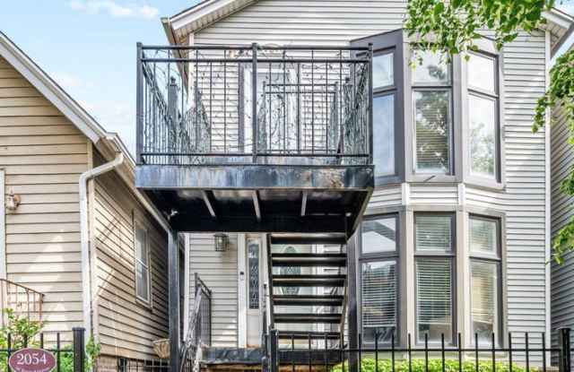 2054 W Race Avenue photos photos