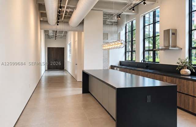 1749 NE Miami Ct Gallery 4