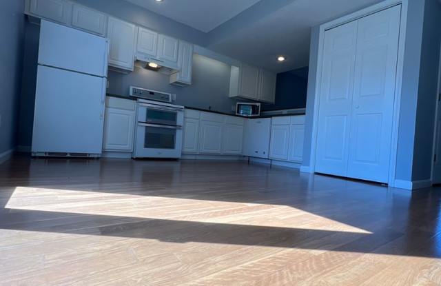 2 Bedroom Condo! Available JULY 2027!  Monthly Rent $1,500 Gallery 4