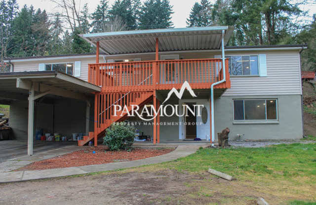 Completely Remodeled and HUGE 3 Bedroom! photos photos