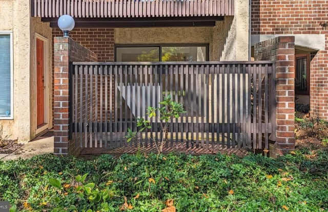 2-36 ASPEN WAY W Gallery 3