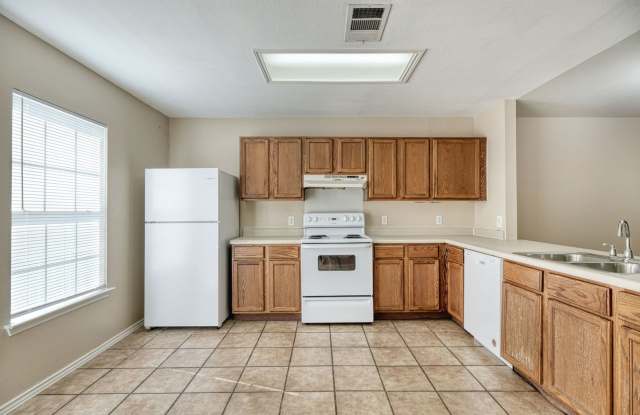 Spacious 4B/2B Home In Saddlewood Estates Gallery 4
