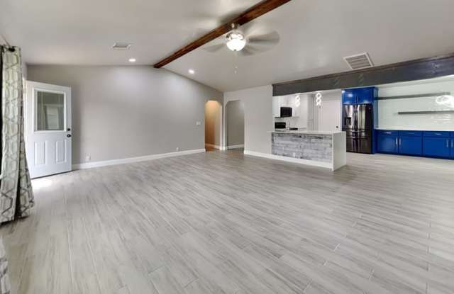 1051 Royal Ln Gallery 4