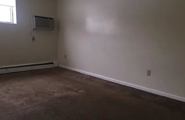 900 Governors Dr. Gallery 3