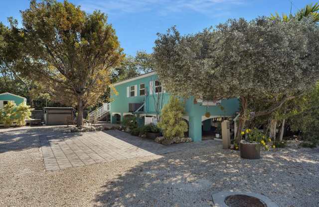 150 Sunshine Boulevard Gallery 1