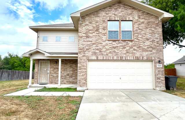 **APPLICATION RECEIVED** Gorgeous Three Bedroom Home Near Lackland and Kelly AFB! AVAILABLE NOW!! - 7223 Vista Grove, San Antonio, TX 78242