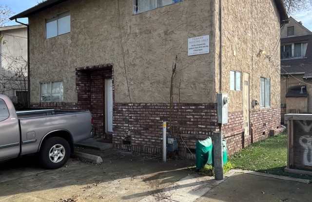 Reserve Now for Fall 2026 / 824 W 1st St B photos photos