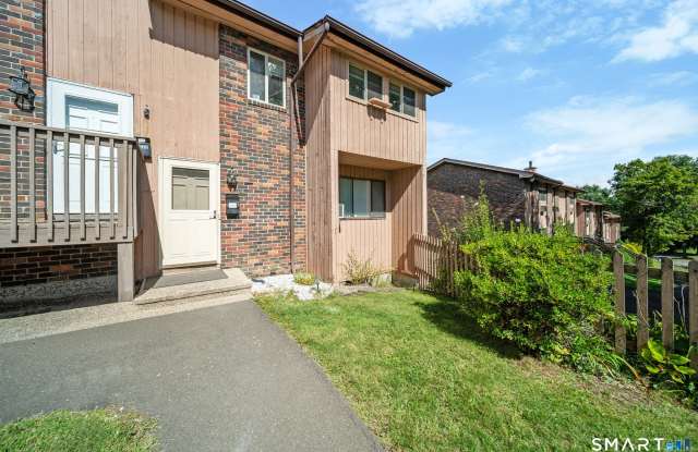 232 Oakville Avenue Gallery 1