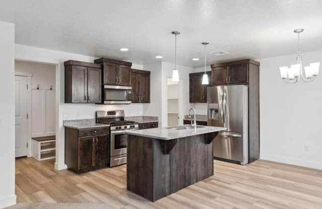 4 Bedroom - Dixie Power! Pets Negotiable!!! $1000 off First Month's Rent-Just Reduced! Gallery 3