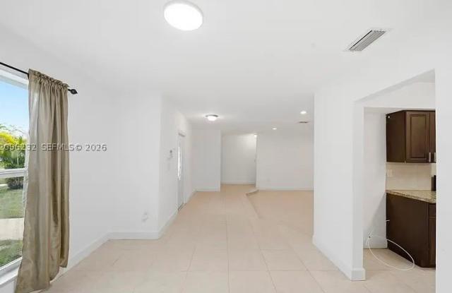 25 NE 210th st Gallery 4