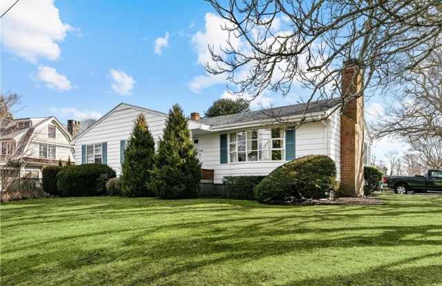 214 Coggeshall Avenue photos photos