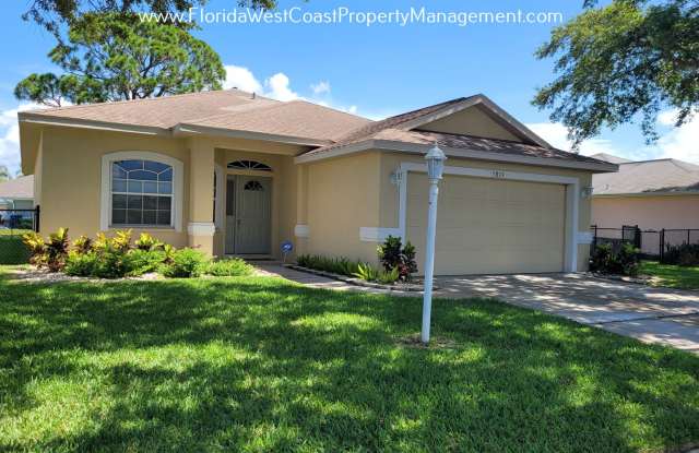 LOVELY 3 BEDROOM/ 2 BATH PLUS FENCED YARD! SUPER LOCATION! - 5819 28th Lane East, Manatee County, FL 34203