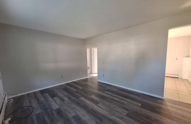 Charming 3 bedroom ranch Gallery 4