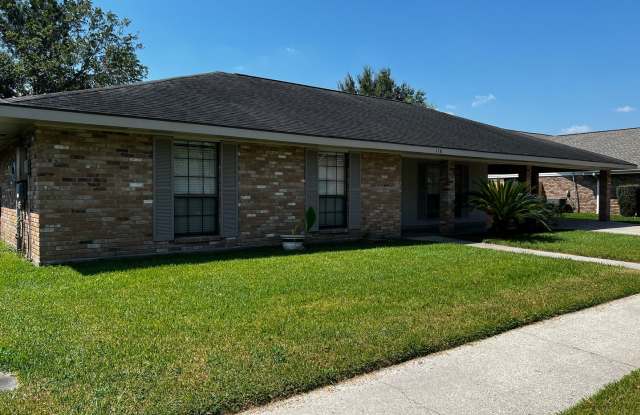 4 Bedroom, 2 Bathroom, large yard, 2 car carport, NEW floors and paint. photos photos