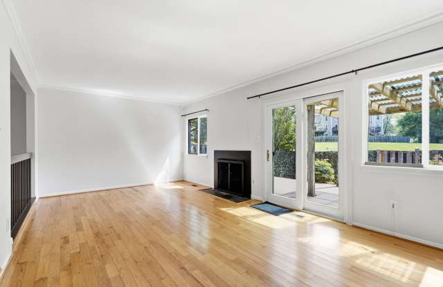 20469 Waters Point Ln Gallery 2