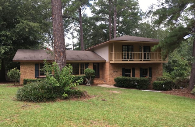 2118 Lakeshore Dr - 2118 Lakeshore Drive, Valdosta, GA 31602