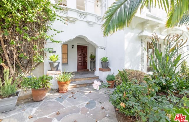 202 S Arnaz Dr - 202 South Arnaz Drive, Beverly Hills, CA 90211