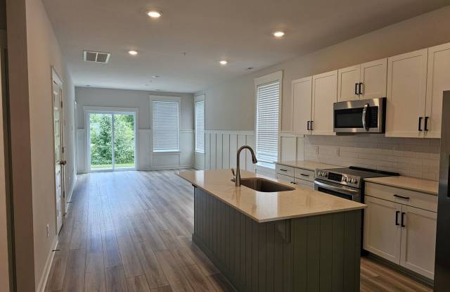 Move-In Ready End-Unit Townhome in Sawgrass West Gallery 4