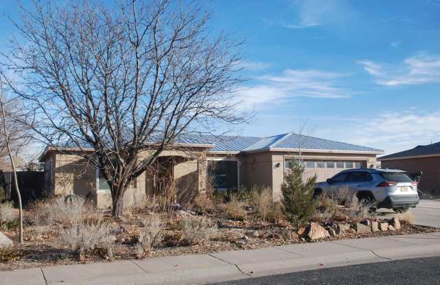 902 Ladron Avenue - 902 Ladron Avenue, Los Lunas, NM 87031