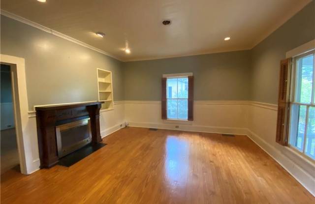 256 West End Boulevard Gallery 2