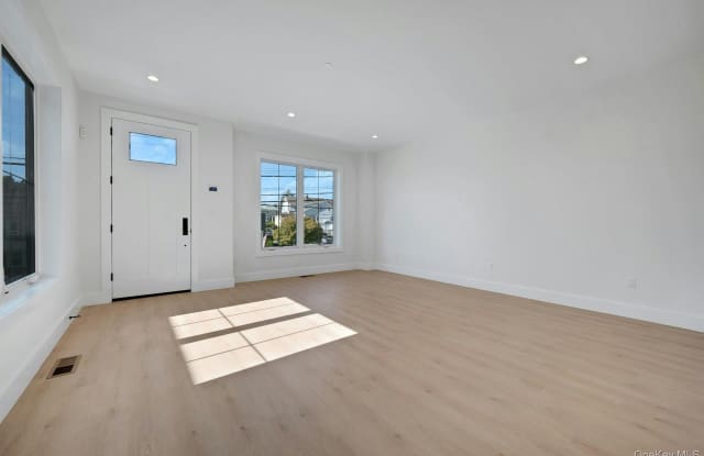 210 Underhill Avenue Gallery 4