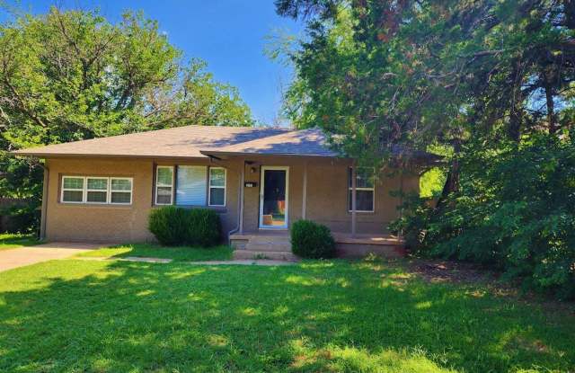 2 Bed 1 Bath Plus Bonus Living/Office Cottage Style Home-The Village NW OKC photos photos