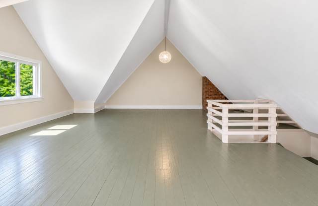 103 W Yates St Gallery 4