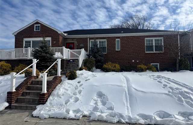 570 Monroe Boulevard unit: 1St Floor photos photos