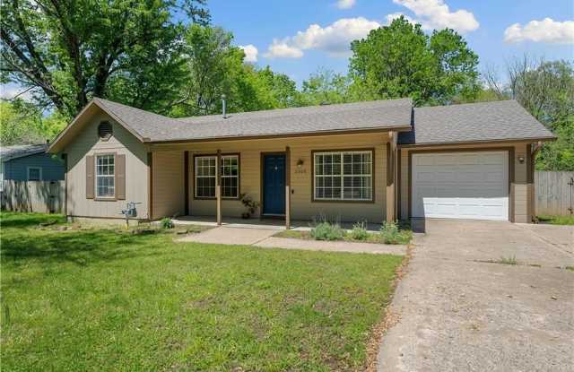 2008 W Holly ST - 2008 West Holly Street, Fayetteville, AR 72703 2008 W Holly ST - 2008 West Holly Street, Fayetteville, AR 72703