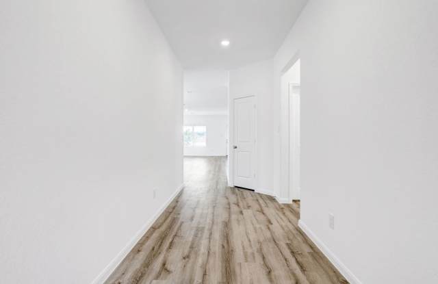 ***MOVE-IN SPECIAL: TWO WEEKS FREE***Spacious Single-Story with Dual Primary Suites Gallery 4