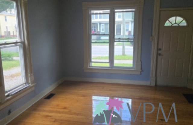 647 West Lexington Avenue - A Gallery 4