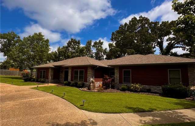 723 Lakeview Drive Gallery 2