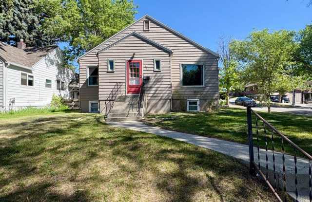 2-bedroom, 1-bath upper-level duplex w/onsite shared laundry! photos photos 2-bedroom, 1-bath upper-level duplex w/onsite shared laundry! photos photos