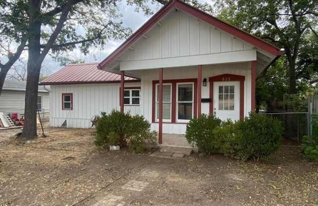 835 Robinson Ave photos photos