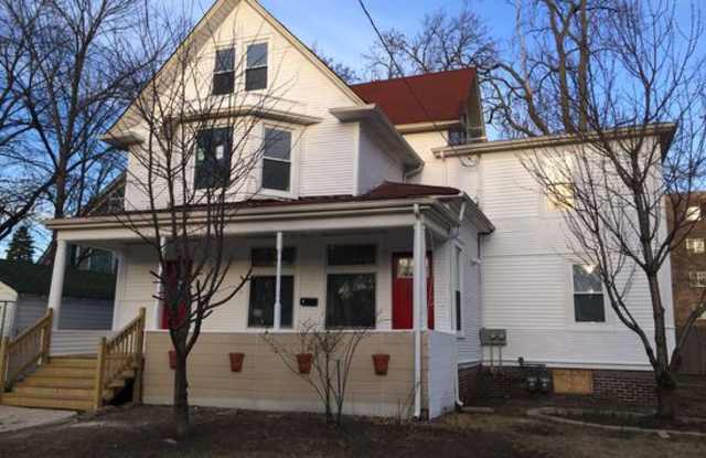 527 N. County St. - 2 - 527 North County Street, Waukegan, IL 60085