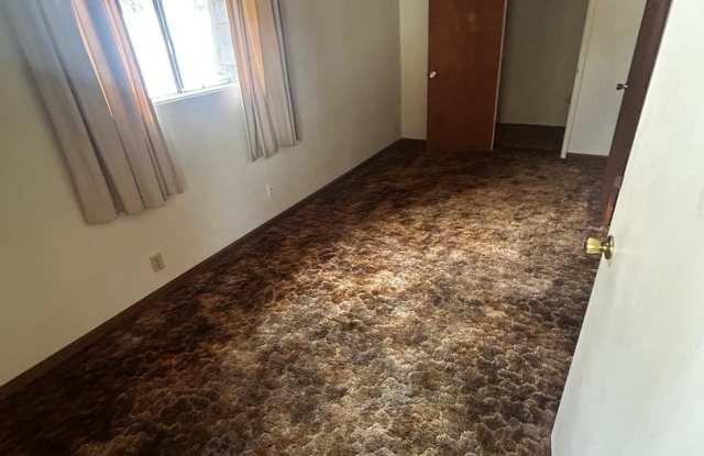 Comfortable 2 Bedroom Just Steps to the Lake! Gallery 4