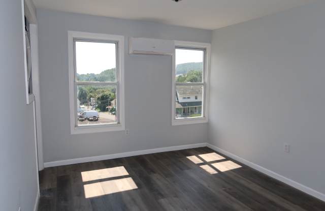 16 E Ridge St Gallery 3