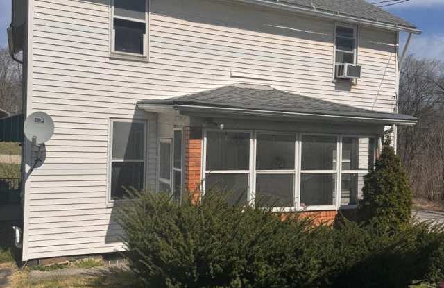 3 Bedroom House for Rent - Minutes from Seton Hill! Gallery 3