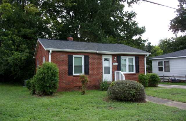 Beautifully Renovated 2 Bedroom 1 Bath Brick Home photos photos Beautifully Renovated 2 Bedroom 1 Bath Brick Home photos photos