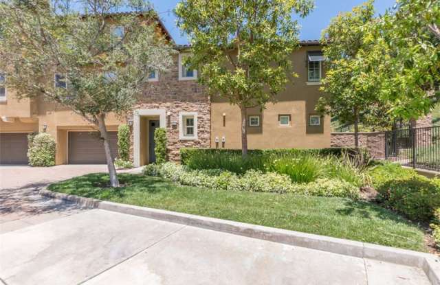 101 Roadrunner - 101 Roadrunner, Irvine, CA 92603