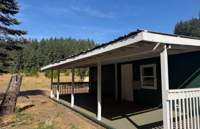 3 Bedroom 2 Bath with Garage and acreage. Gallery 4