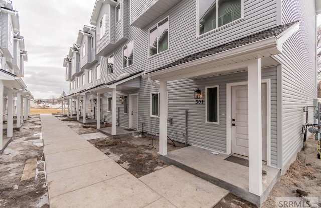 676 E Court St photos photos