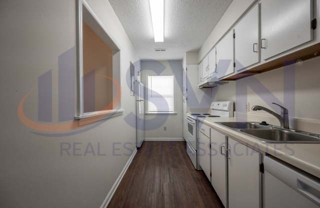 221 Schultz Street – 2BR/2.5BA Townhome in Chapel Hill – Water Included! Gallery 4
