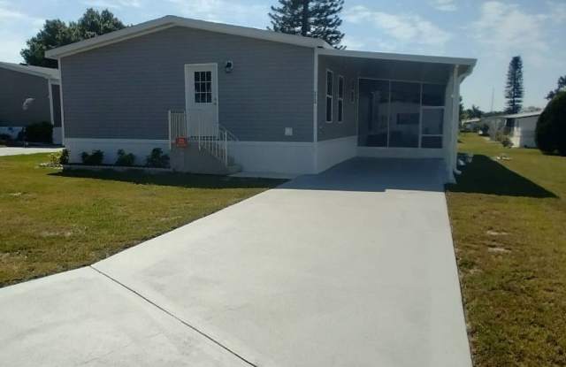 213 Greenhaven Road W - 213 Green Haven Road West, Dundee, FL 33838