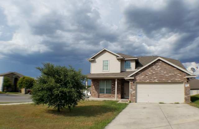 Large 4 bed house with master downstairs and 2 car garage on a cul- de-sac. Golf course community right off 35. photos photos