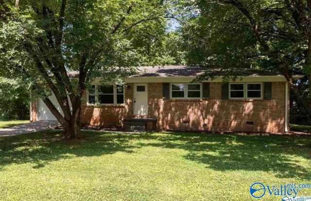 3508 Lois Lane - 3508 Lois Lane Northwest, Huntsville, AL 35810