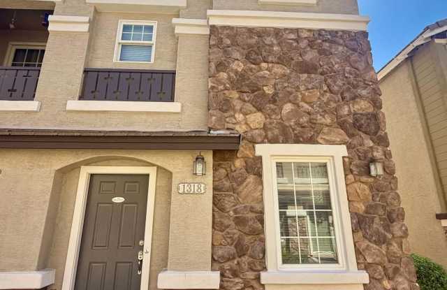 1318 S SABINO Drive Gallery 1