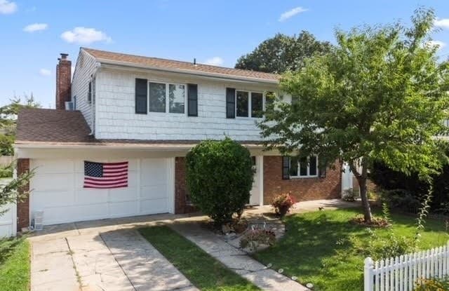 214 Park Avenue - 214 Park Avenue, Garden City Park, NY 11040